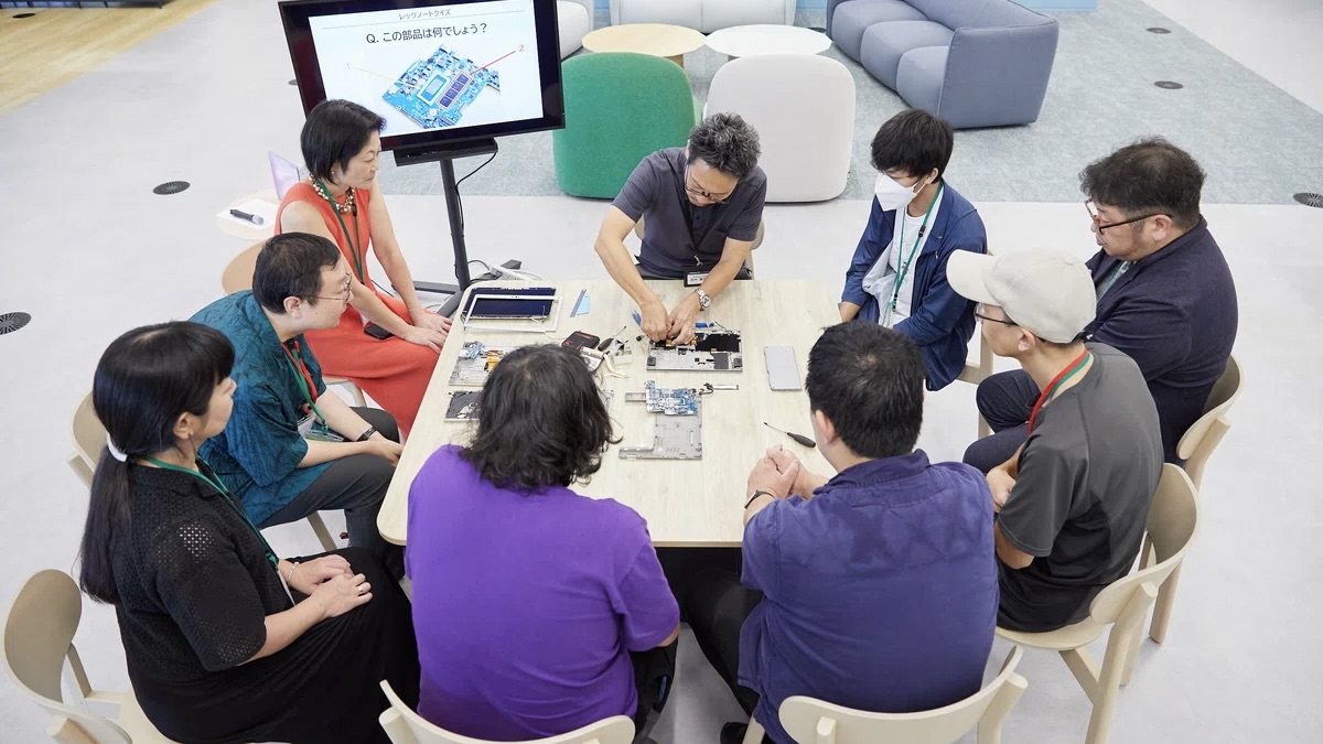 レッツノート愛に溢れたファンミーティングを開催!当社社員が開発の裏側紹介や分解ショーを実施レッツノート プロジェクトチーム